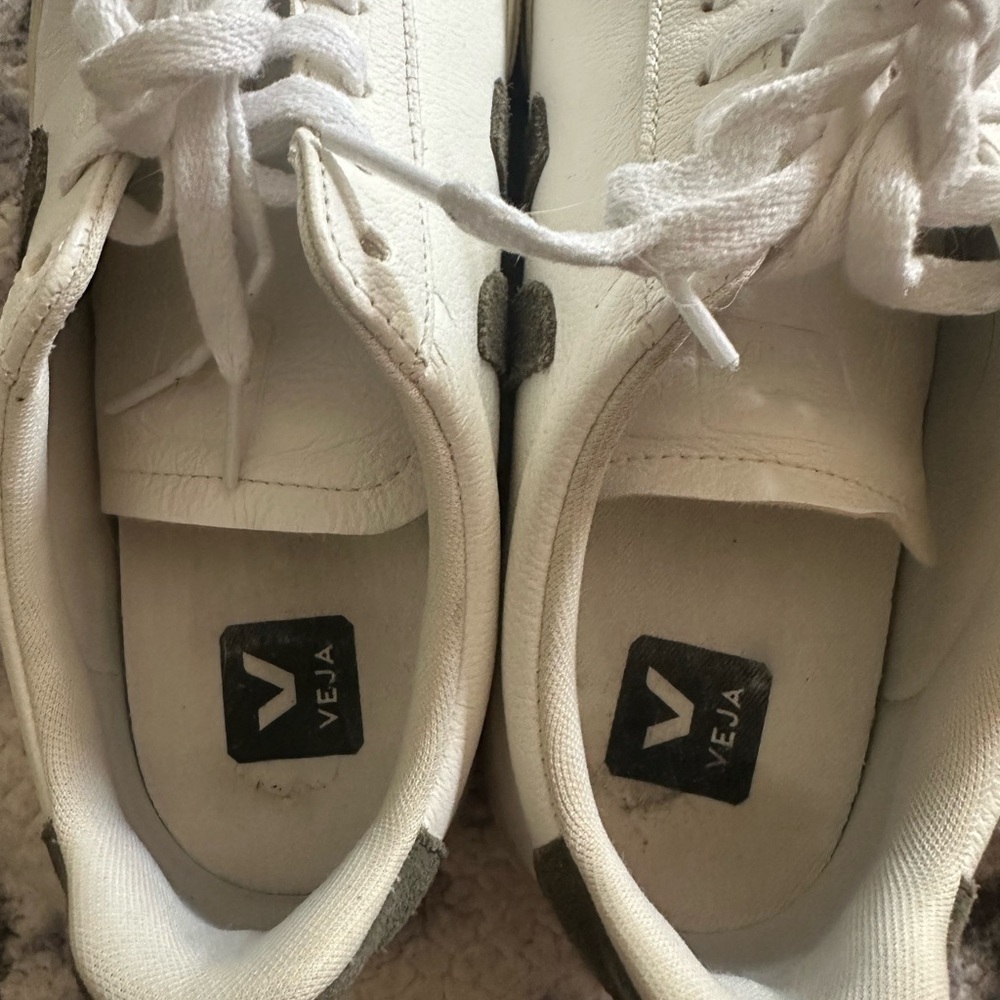 Veja Campo Leather w/Suede Detail in Khaki - Picture 6 of 8